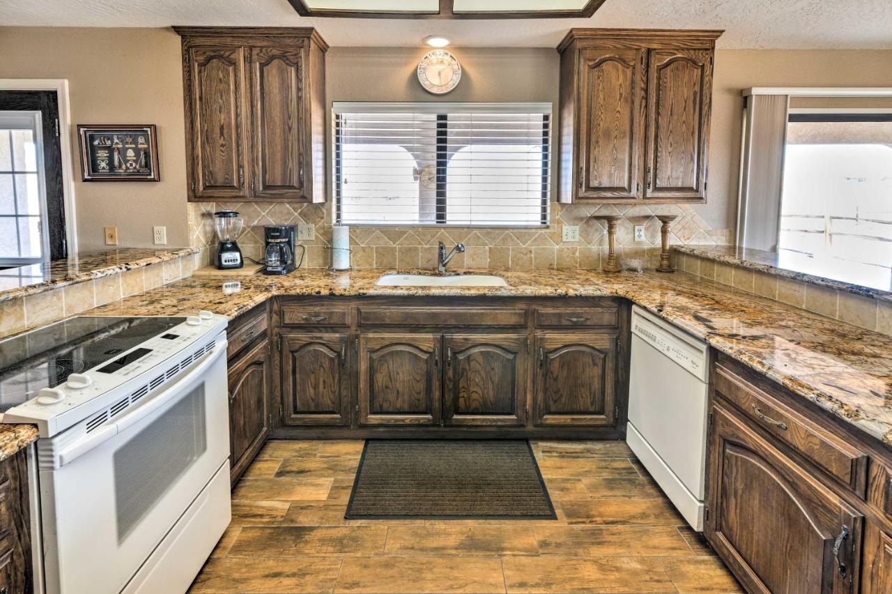 Bullhead City Home With Private Pool, Hot Tub And View Exterior foto